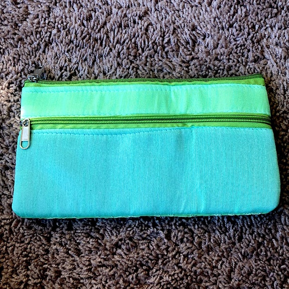 Embroidered clutch - Picture 2 of 3